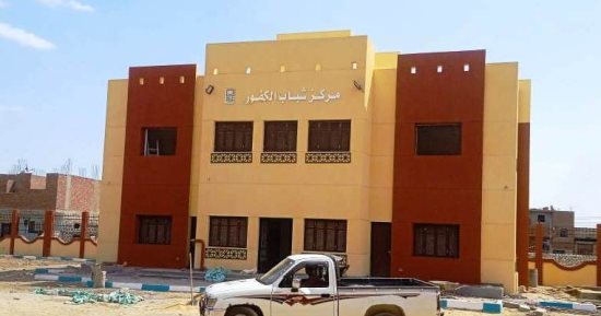 حياة كريمة بأسوان.. تسليم عقود ورش حرفية ووحدات صحية ونقاط إطفاء جاهزة