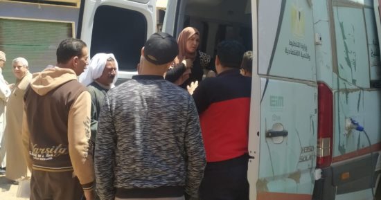 إقبال على سيارة المركز التكنولوجى المتنقلة بكفر الشيخ لتقديم 142 خدمة للأهالى