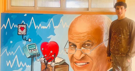 أحمد مصباح فنان تشكيلى اهتم بحياة الصيادين فى كفر الشيخ فوصل إلى العالمية وحصد العديد من الجوائز.. احتفل بالهدف الـ51 لمحمد صلاح مع المنتخب برسمه.. وجعفر العمدة أبرز إبداعاته.. صور