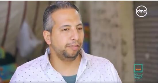 "حياة كريمة" يهدى مواطنا مبلغا ماليا لمضاعفة عدد الوجبات لغير القادرين