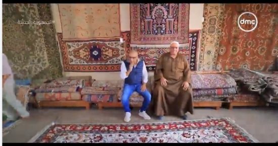 وعينك ما تشوف إلا الجمال.. "باب رزق" يسلط الضوء على صناعة السجاد اليدوي في مصر.. "الحرانية" أشهر القرى.. الست عزة 42 سنة بترسم الكليم على النول من خيالها.. والقاضى: المتر بيخلص فى شهرين