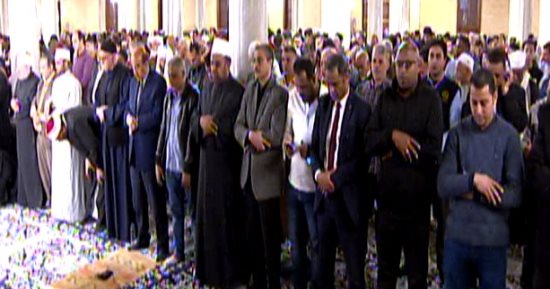 قناة الحياة تنقل صلاة التراويح من مسجد الحسين.. وطه النعمانى يؤم المصلين