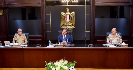 الرئيس السيسى خلال اجتماع المجلس الأعلى للقوات المسلحة: لا نتدخل فى شئون الدول الأخرى.. القوات المسلحة المصرية متواجدة بالسودان من أجل التدريب.. ويؤكد: نواصل اتصالاتنا لتأكيد أمن القوات المصرية بالسودان