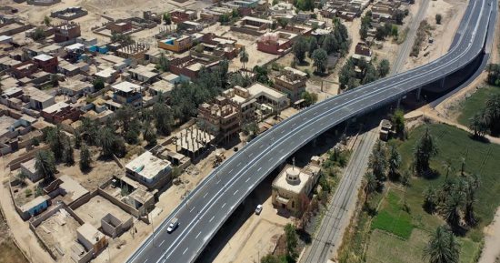 وزير النقل يعلن بدء التشغيل التجريبى لكبارى السيل والمضيق بأسوان أمام حركة المرور