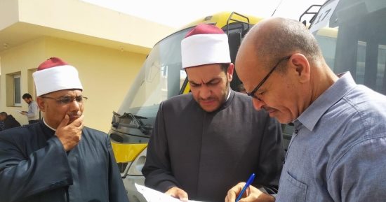 "الأوقاف" تسلم 3 أطنان لحوم من صكوك الإطعام إلى مديرية التضامن بشمال سيناء