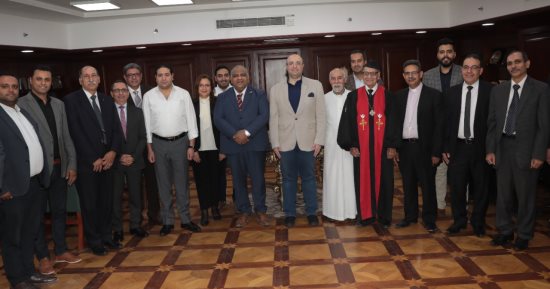 محافظ بنى سويف يستقبل وفد كنسى من الطائفة الإنجيلية لتقديم التهنئة بعيد الفطر