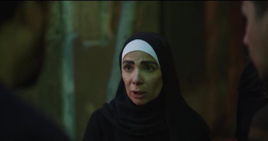 تحت الوصاية الحلقة 13.. دياب يعنف منى زكي في عزاء والده ووالدته تطردها  