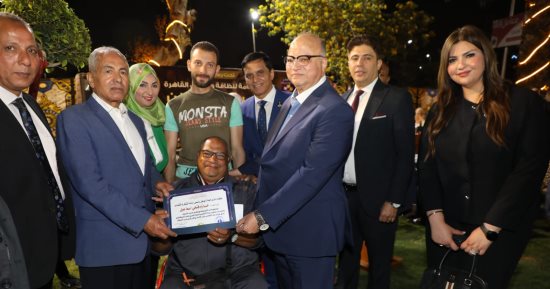 محافظ القاهرة يشارك عمال هيئة النظافة حفل الإفطار الجماعى
