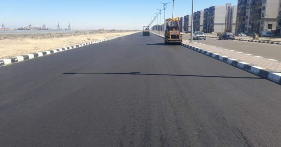 قطار التطوير يصل مدينة بورفؤاد فى محافظة بورسعيد.. استمرار أعمال رصف طريق اللواء أحمد عبد الله.. ووضع الطبقة الأسفلتية بشارع الجمهورية بطول 1.2 كيلو متر..  والمحافظ يوجه بتكثيف معدلات العمل لسرعة الانتهاء.. صور