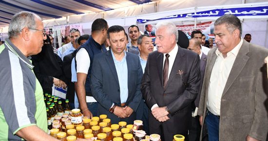 محافظ جنوب سيناء يفتتح معرض "أهلا بالعيد" بطور سيناء بتخفيضات من 30 إلى 40%