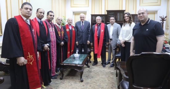 محافظ الجيزة يستقبل وفدا كنسيا لتقديم التهنئة بعيد الفطر المبارك