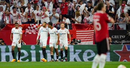 مانشستر يونايتد يتأخر أمام إشبيلية فى شوط أول مثير بالدوري الأوروبي.. فيديو
