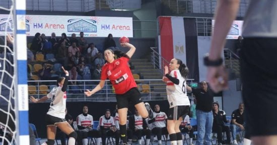 الأهلى يهزم الزمالك ويتوج بكأس سيدات اليد.. صور