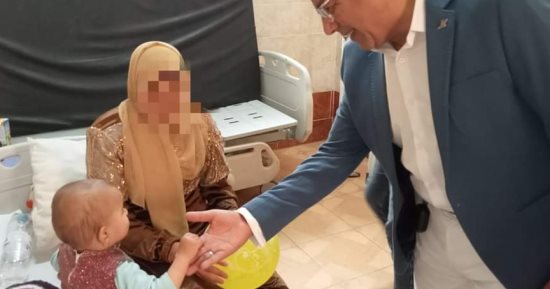 وكيل صحة بنى سويف يفاجئ مستشفى الحميات ويهنئ المرضى والعاملين بعيد الفطر 