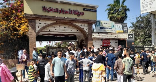توافد المواطنين على مدينة دسوق للاستمتاع بالرحلات النيلية وحديقة الحيوان.. صور