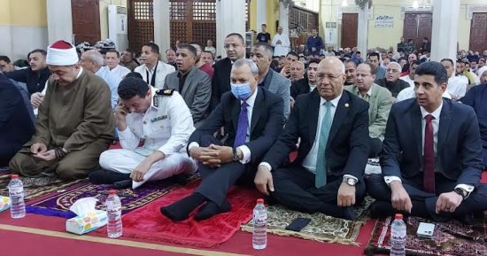 محافظ المنوفية يؤدى صلاة عيد الفطر المبارك بمسجد الرؤوف الرحيم