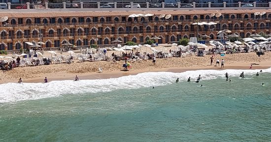لمحبى كبائن شاطئ "ستانلى".. الإسكندرية تطرح 179 كابينة بنظام حق الاستغلال لمدة 3 سنوات وبزيادة سنوية 10%.. المحافظة تحدد 4 جلسات للمزايدة العلنية.. و"السياحة والمصايف" تحدد 4 شروط للمستأجر