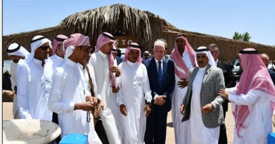 محافظ جنوب سيناء يلتقي مشايخ وعواقل مدينة دهب لتهنئتهم بالعيد