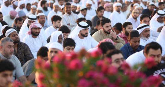 العيد فى الإمارات الشقيقة.. صلاة عيد الفطر المبارك بساحات دبي