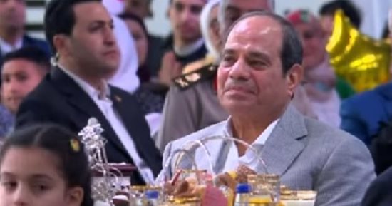 أخبار مصر.. الرئيس السيسي يشارك أسر الشهداء والمصابين الاحتفال بعيد الفطر