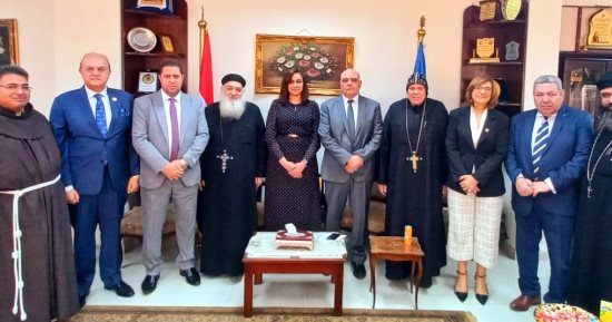 رموز الكنائس القبطية والكاثوليكية يقدمون التهانى لقيادات محافظة البحيرة بعيد الفطر 