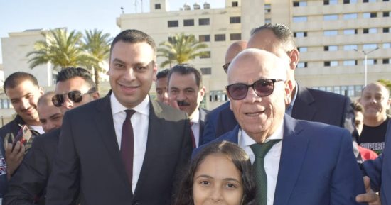 محافظ بورسعيد يشارك الأطفال فرحة العيد بالحدائق العامة 