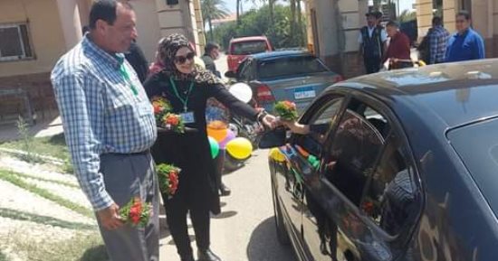 رأس البر تستقبل روادها بالزهور والبالونات فى أول أيام عيد الفطر
