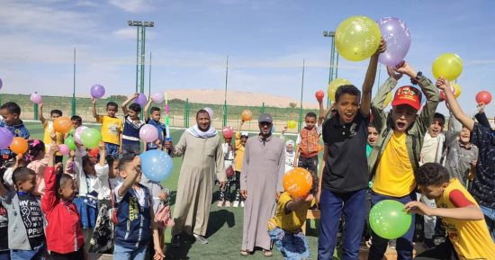 هدايا ولعب للأطفال ضمن مبادرة "العيد أحلى" فى الوادى الجديد.. صور
