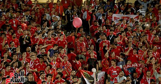 جماهير الأهلي تملأ مدرجات استاد القاهرة قبل مباراة الرجاء المغربي.. صور