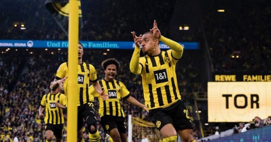 دورتموند يكتسح فرانكفورت برباعية ويخطف صدارة الدوري الألماني.. فيديو