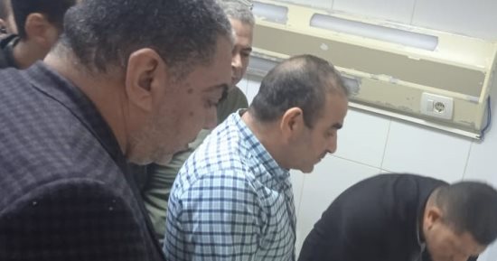 محافظ كفر الشيخ يطمئن على حالة 8 مصابين بينهم 6 أطفال بالمستشفى العام