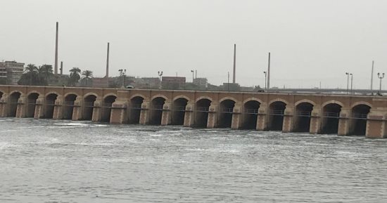 قناطر زفتى التاريخية.. أحد أشهر المناطق الترفيهية بالغربية.. تشهد إقبال المواطنين فى الأعياد والمناسبات الرسمية.. قبلة للتنزه وصيد الأسماك والاستمتاع بشلالات المياه.. والمواطنون: نستمتع بالأجواء النيلية.. صور