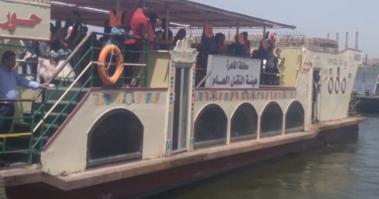 إقبال على الأتوبيس النهرى بالقاهرة فى ثانى أيام عيد الفطر.. صور 