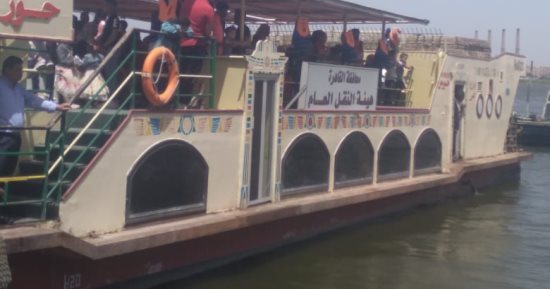 إقبال كبير على الحدائق فى ثانى أيام عيد الفطر.. المواطنون يفترشون المسطحات الخضراء والملاهى مزدحمة.. الأتوبيس النهرى ينظم رحلات نيلية 6 ساعات بـ50 جنيها.. وحديقة الأزهر تخصص سيارات كهربائية لنقل الزوار.. صور