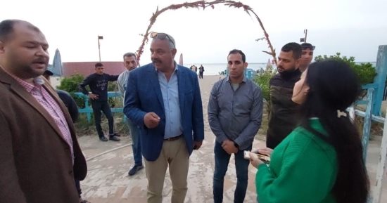 "السياحة والمصايف" بالإسكندرية توجه أول إنذار لمستأجر شاطئ خلال العيد