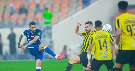 التعادل السلبي يحسم الشوط الأول بين الاتحاد ضد الهلال بمشاركة حجازي.. صور