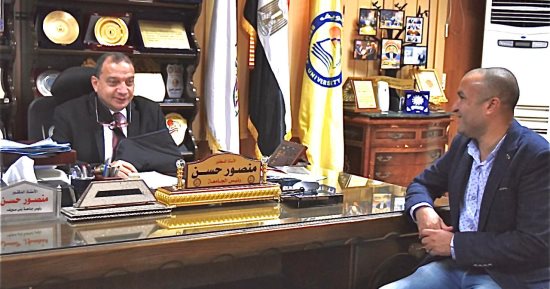 رئيس جامعة بنى سويف لـ"اليوم السابع": الجامعات الأهلية هدية من الرئيس السيسى لأبنائه الطلاب ولدينا أكثر من 300 قيادة نسائية بالجامعة.. نمتلك 33 كلية ومعهد ولدينا 4 كليات فريدة.. ونجحنا فى محو أمية 18 ألف مواطن