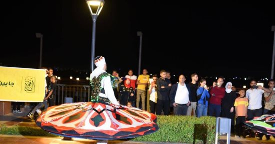 إقبال كبير من المواطنين على الممشى السياحى بكورنيش النيل فى بنى سويف