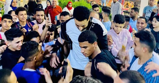 استقبال حافل لـ"عصام السقا" في المنيا: بنحبك يا نعيم (صور)