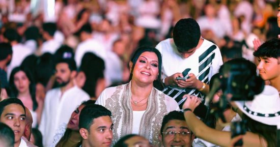 عمرو دياب يمازح النجمة هالة صدقى فى حفله الأخير: "صفصف" حبيبة قلبى