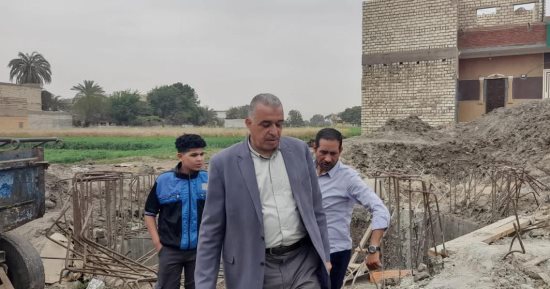 السكرتير العام المساعد يتابع أعمال إزالة التعديات بقرى مركزى المنيا وأبو قرقاص.. صور