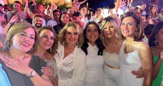 يسرا تحضر حفل عمرو دياب فى الغردقة وترتدى الزى الأبيض 