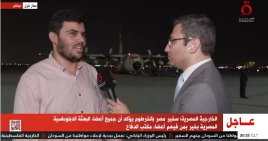 طالب عائد من السودان: أشكر الرئيس السيسى لم يقصر معنا ووزارة الهجرة ساعدتنا