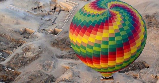 البالون الطائر يحقق أعلى معدل.. 1600 سائح يستمتعون فى سماء الأقصر "صور"
