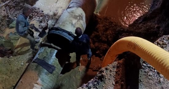 مياه القناة: الانتهاء من إصلاح كسر خط طرد محطة رفع صرف صحى الجبلايات بالسويس