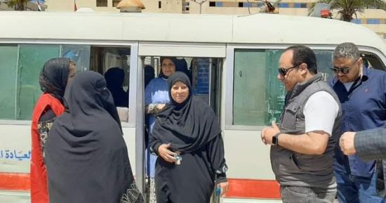 وكيل صحة بورسعيد يتفقد أعمال العيادات المتنقلة وفرق التثقيف بتجمعات المواطنين