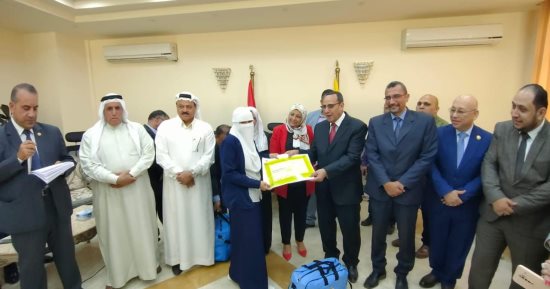 محافظ شمال سيناء يشهد حفل تخريج دفعة جديدة من الممرضات القابلات بالعريش