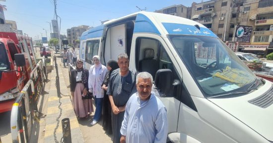 استمرار القوافل الطبية أمام الحدائق بكفر الشيخ لإجراء الكشف المجانى وصرف الأدوية