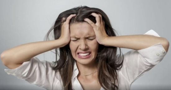 بتتكهرب لما تمسك أو تلمس أى حاجة.. ما السبب وماذا يعنى هذا؟