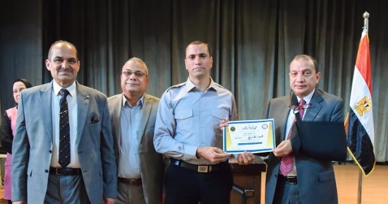 مجلس جامعة بني سويف يكرم المتميزين من أعضاء الجهاز الإدارى